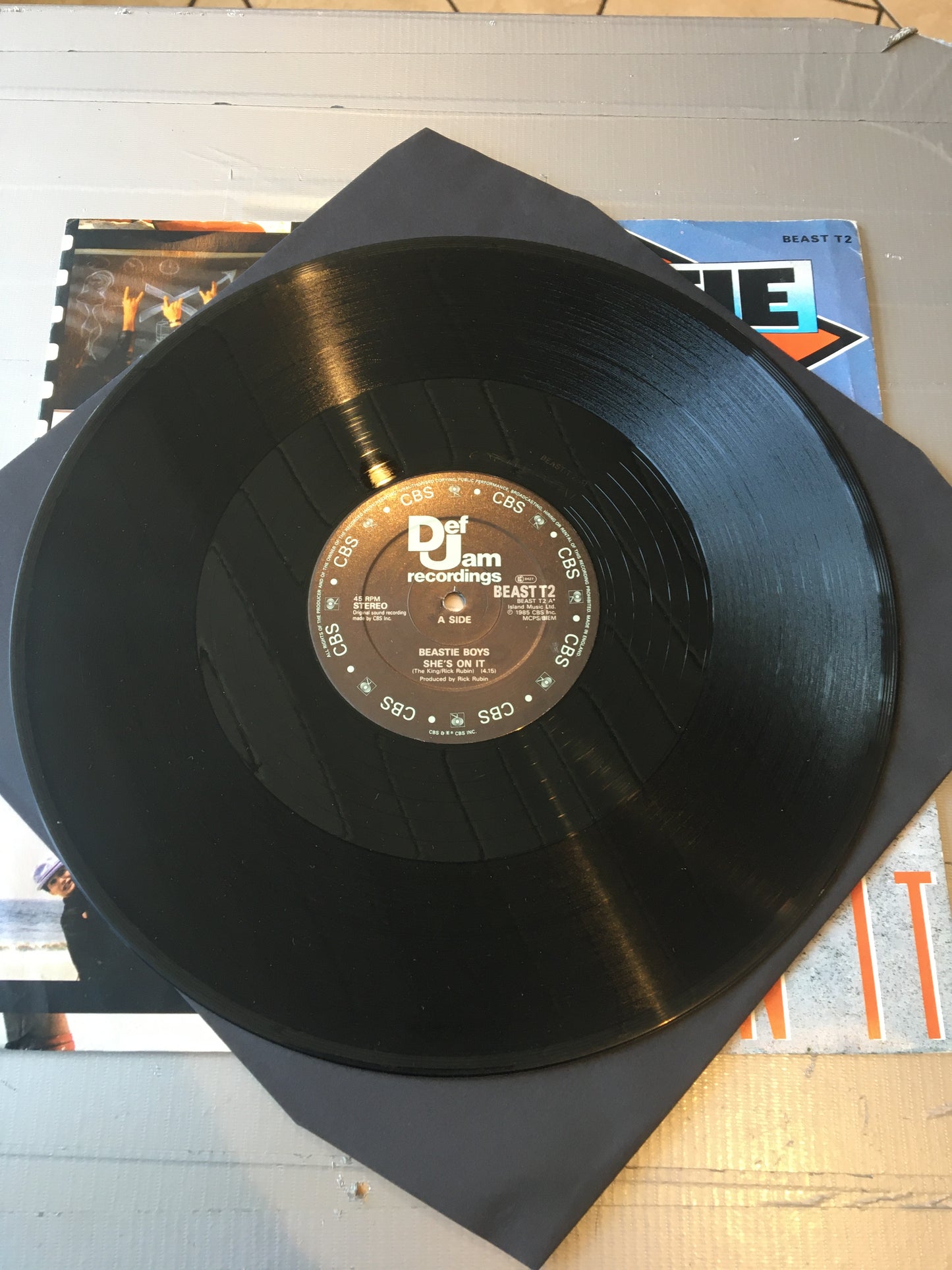 BEASTIE BOYS 1985 SHE’S ON IT