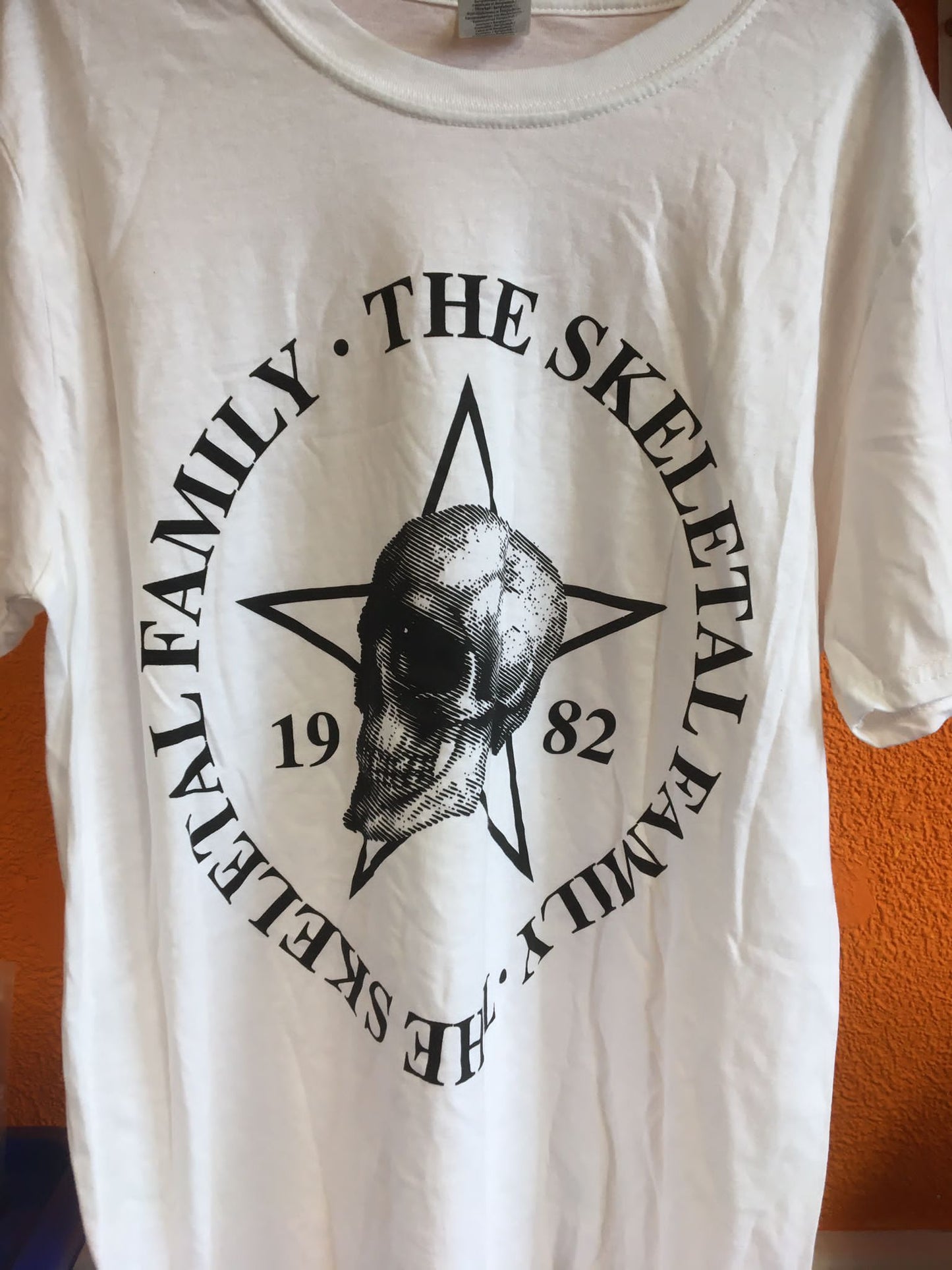 SKELETAL FAMILY: WHITE T-SHIRT WITH SKULL LOGO